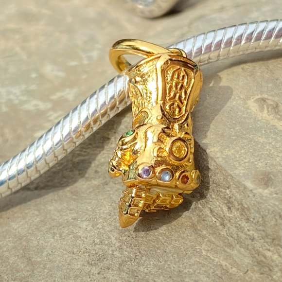 Marvel The Avengers Infinity Gauntlet Dangle Charm - Picture 6 of 12